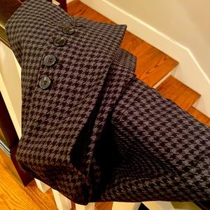 Talbots Chatham style 16 grey and black bottom buttons